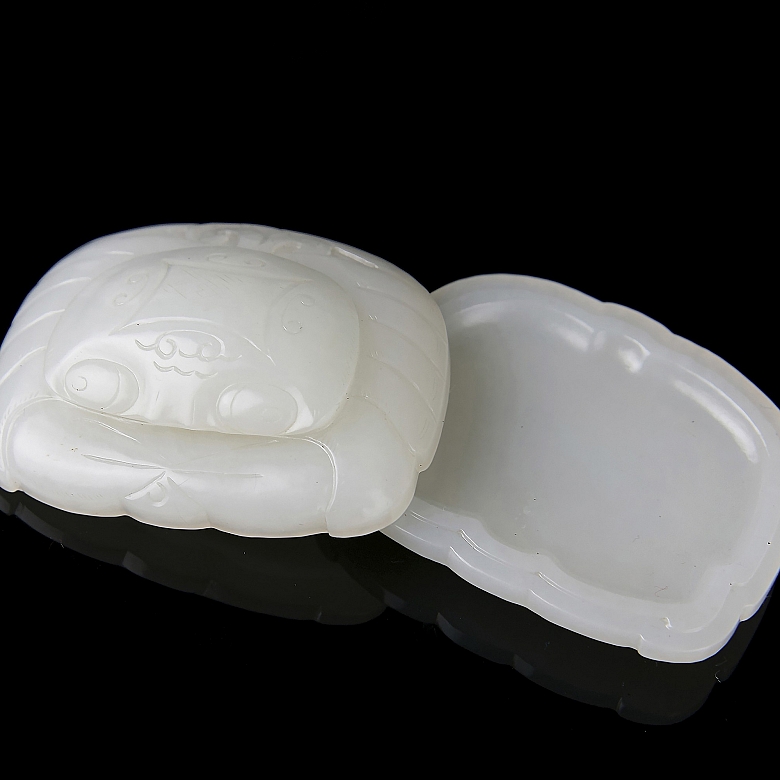 Hetian jade box ‘Crab’ Qing dynasty