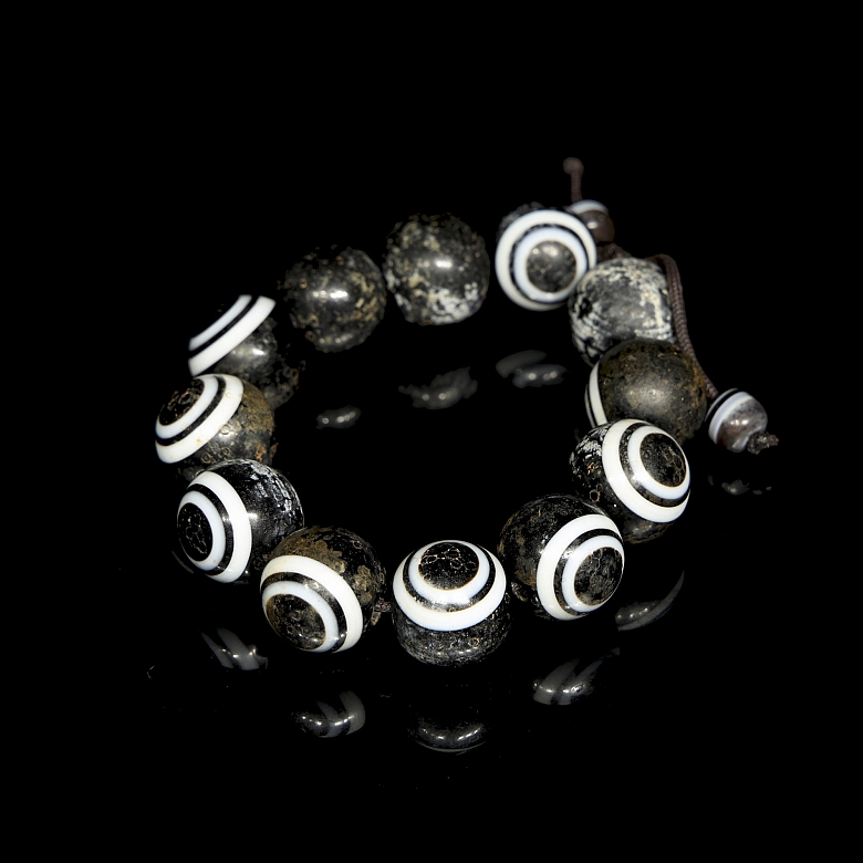 Pulsera de doce Dzi de ágata, dinastía Tang