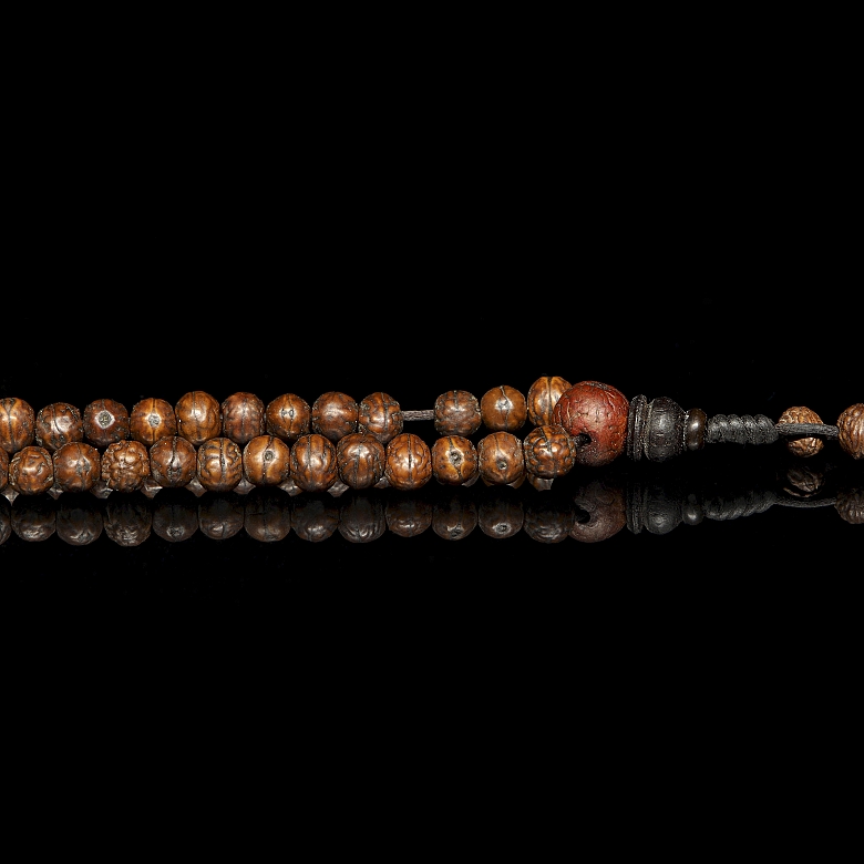 Mala with 113 Bodhi seed and agate beads, 20th century