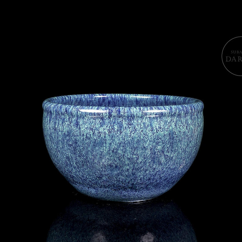 Porcelain bowl with Jun glaze, with Qianlong seal