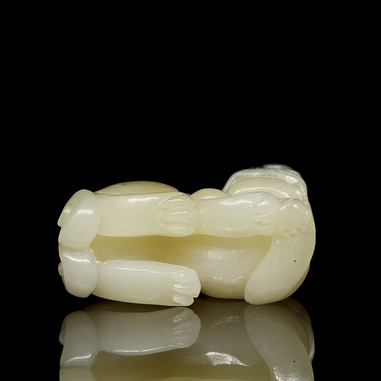 Carved jade figure ‘Beast with bat’, Qing dynasty - 5