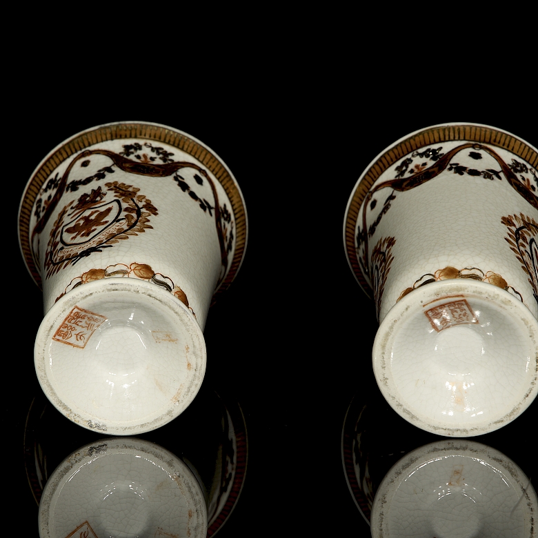 Pareja de jarrones de porcelana 