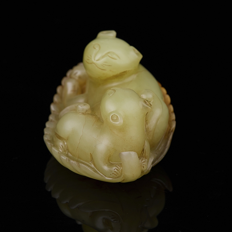 Figura de jade amarillo