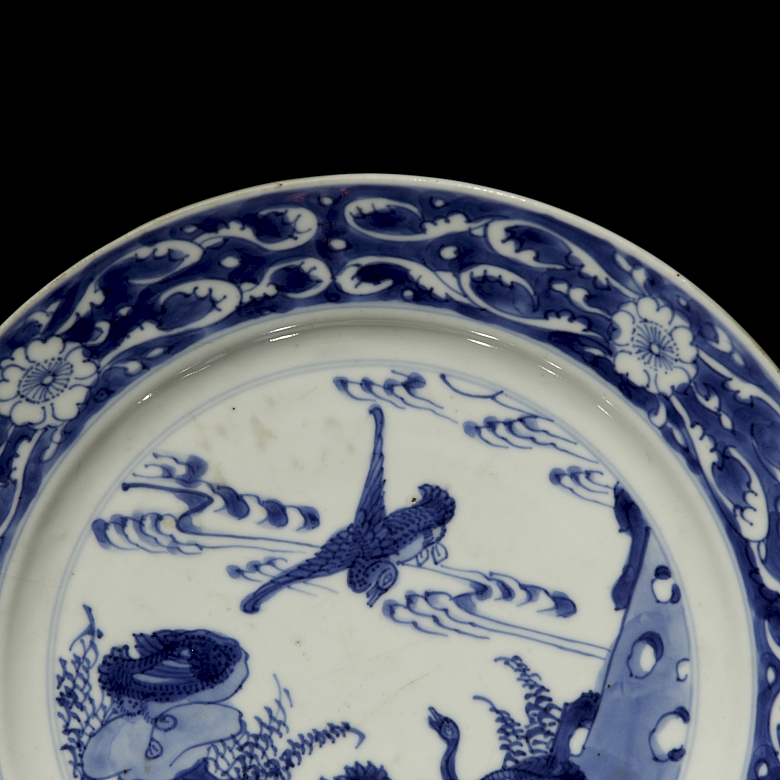 Pareja de platos de porcelana 