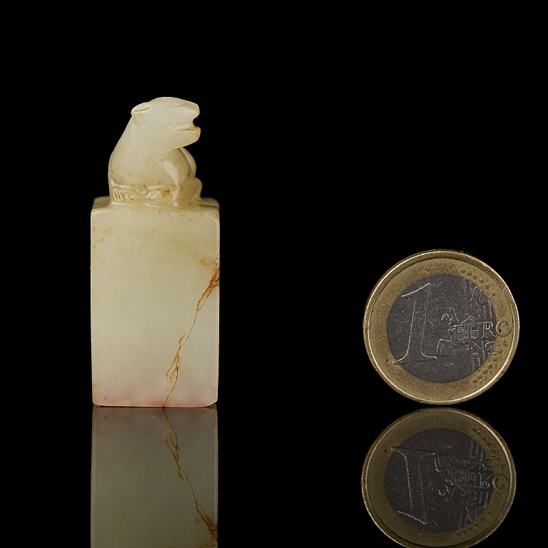 Hetian white jade seal ‘Feline’, Qing dynasty