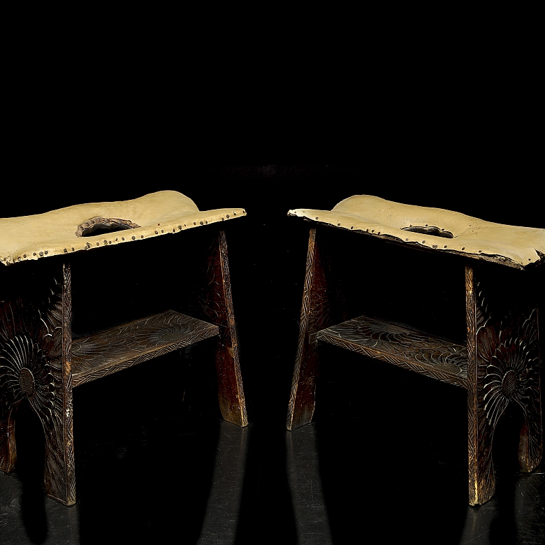 Pareja de taburetes de estilo morisco, para Liberty & Co., circa 1900–1910