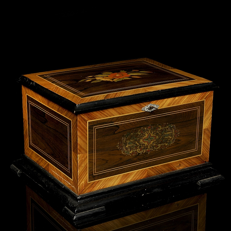 Caja de marquetería de estilo Neoclásico, s.XX