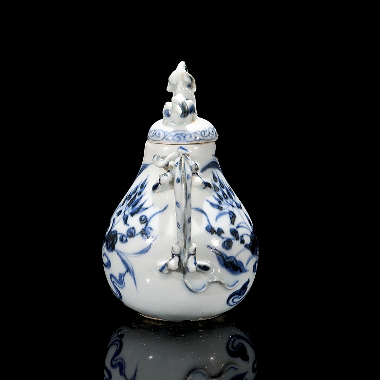 Jarra de vino de porcelana azul y blanca 