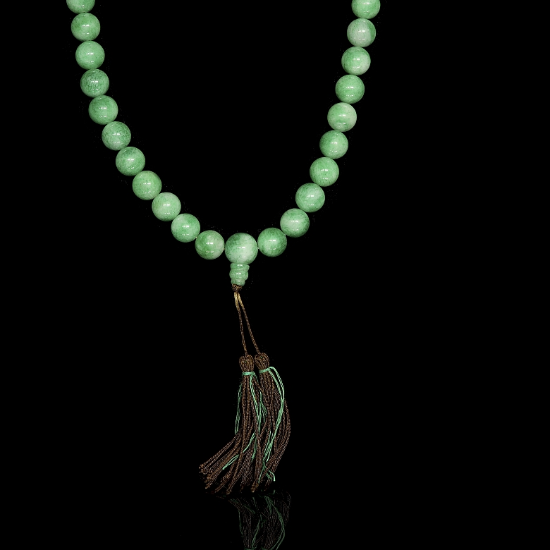Collar de ciento ocho cuentas de jadeíta, dinastía Qing