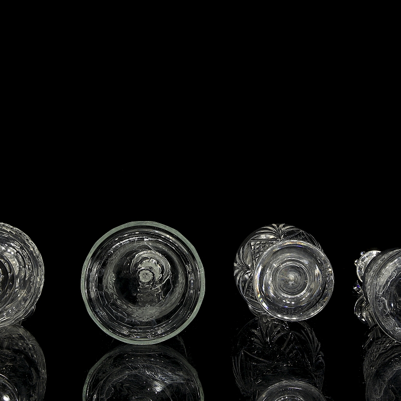 Cuatro licoreras en cristal tallado, s.XX