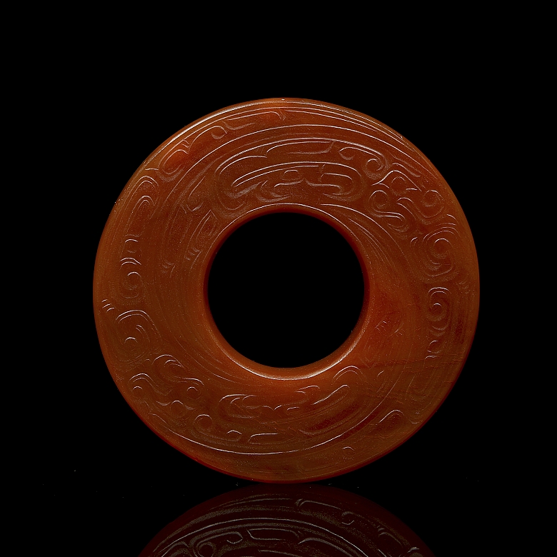 Disco de ágata roja tallada, dinastía Zhou
