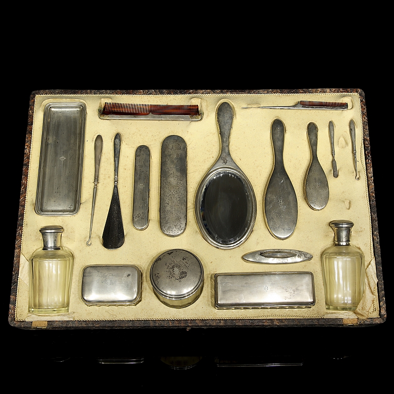 Juego de tocador de plata, ffs. s.XIX