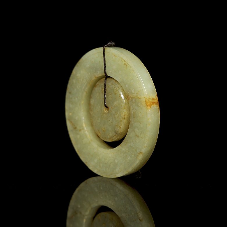 Colgante de jade tallado