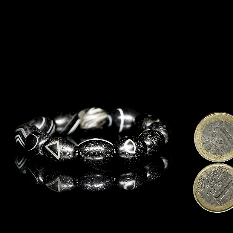 Pulsera de doce cuentas de ágata tallada, dinastía Liao