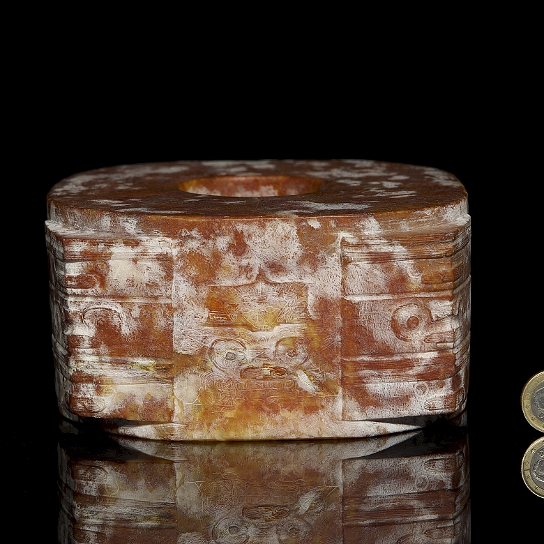 Cong de jade tallado 