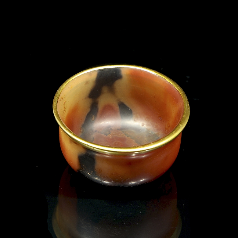 Pequeña taza de ágata y borde dorado, dinastía Liao