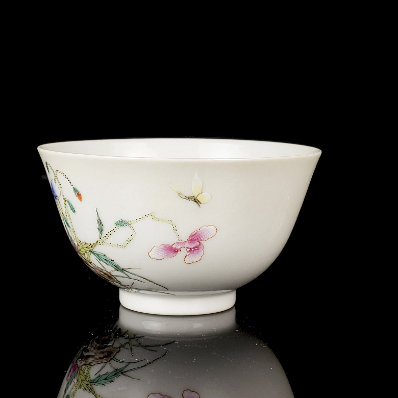 Polychrome porcelain bowl ‘Butterfly’, with Yongzhen seal