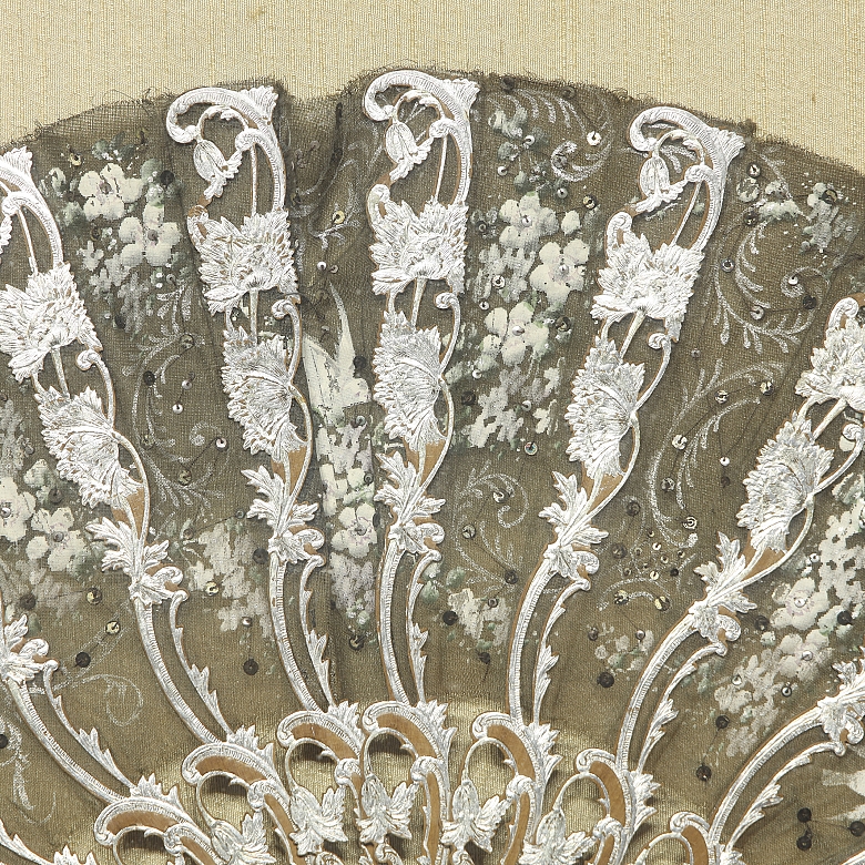 Abanico con varillaje de madera y abaniquera, s.XX