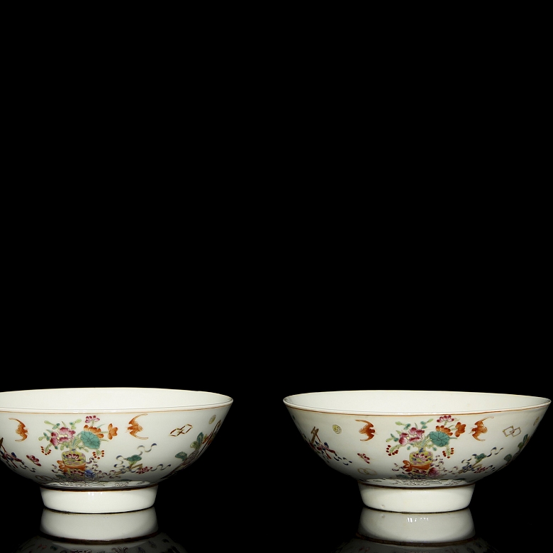 Pareja de cuencos de porcelana 
