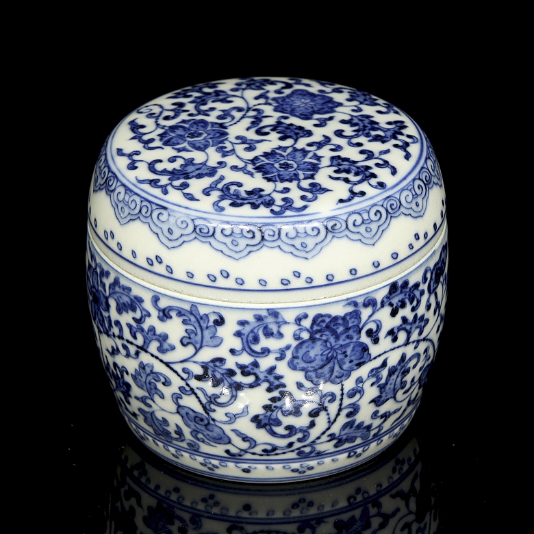 Caja de porcelana en azul y blanco