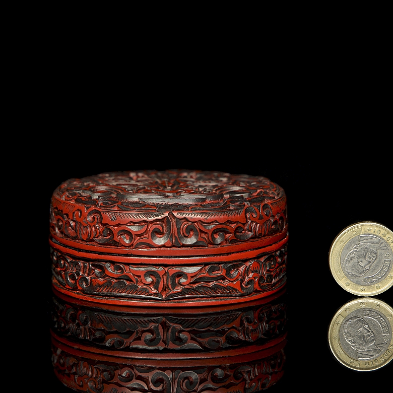 Caja de madera lacada