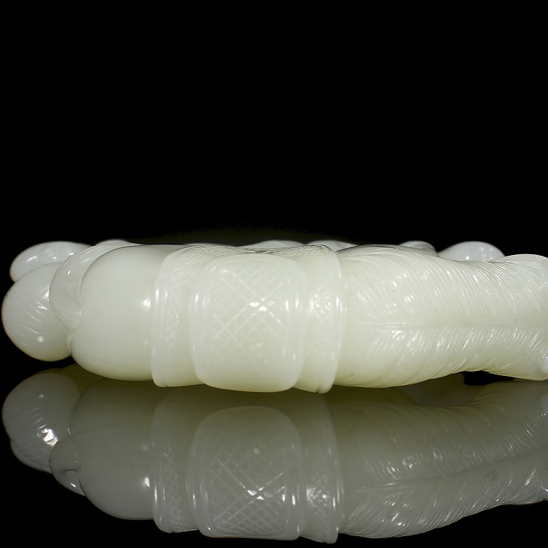 White Hetian jade figure “Horse,” Qing dynasty