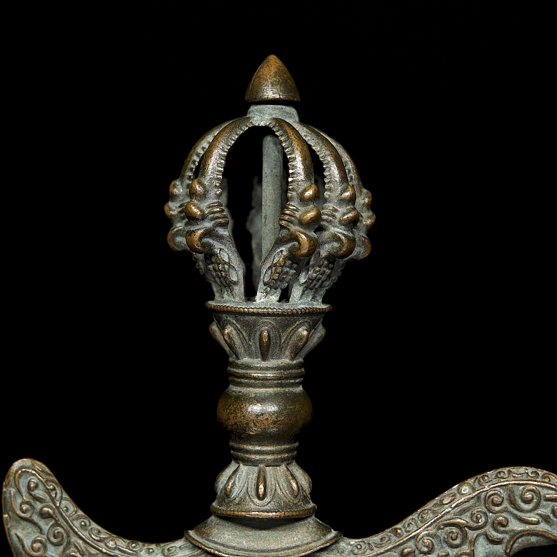 Elemento de ritual de bronce