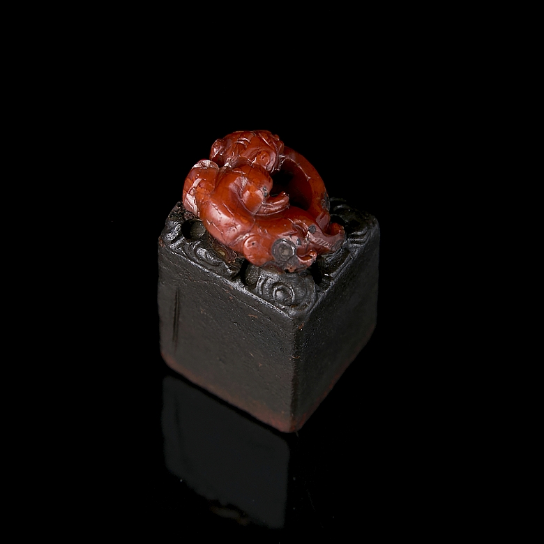 Nanhong seal ‘Dragon among clouds’, Qing dynasty