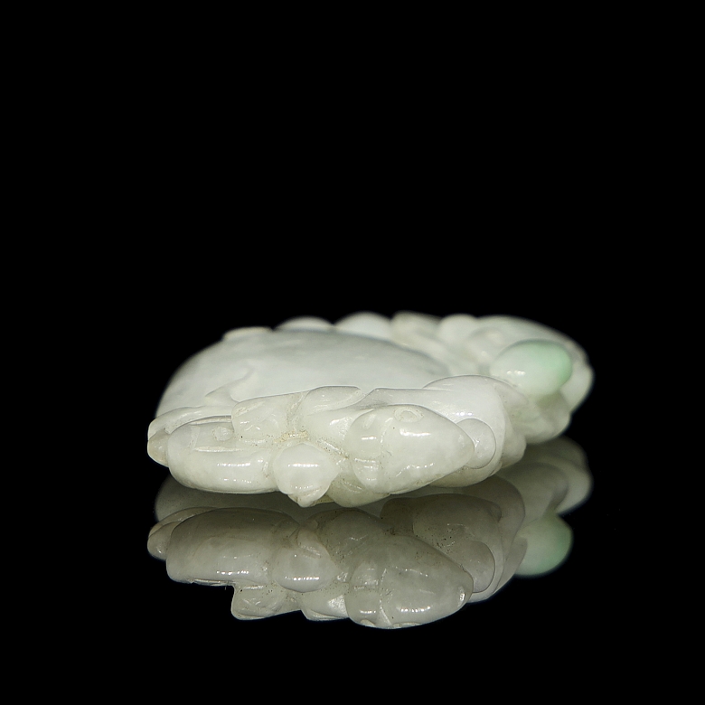 Carved jadeite figure “Beast with lingzhi,” Qing dynasty