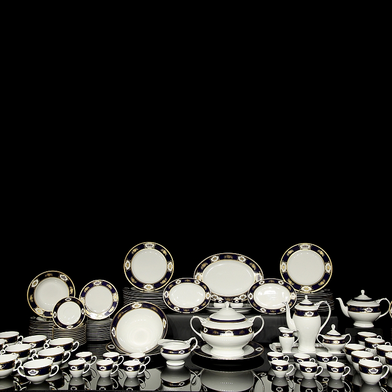 Versailles Fine Porcelain “Complete Tableware Set,” 20th century