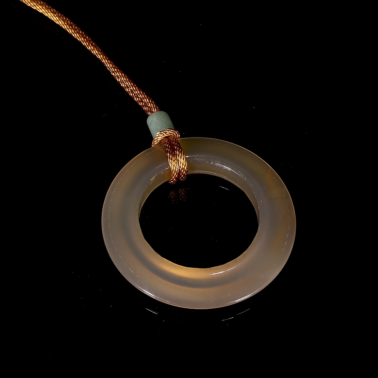 Colgante de ágata tallada, s.XX