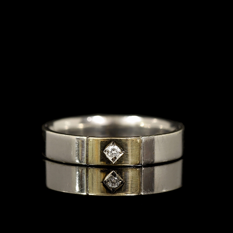 Alianza de oro blanco de 9 kt con diamante