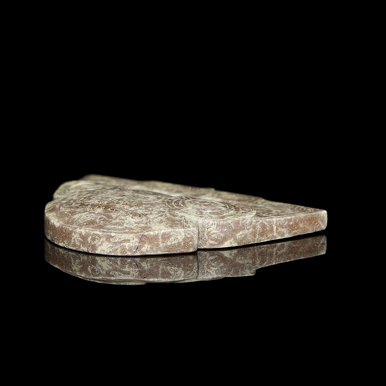 Colgante de jade tallado 