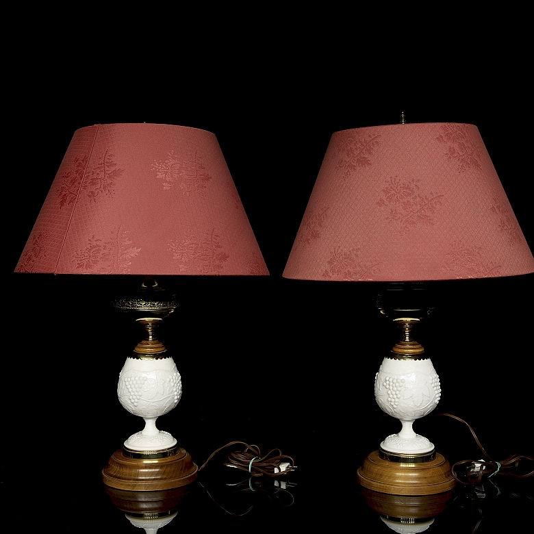 莱文顿，一对乳白玻璃灯，美国，20世纪