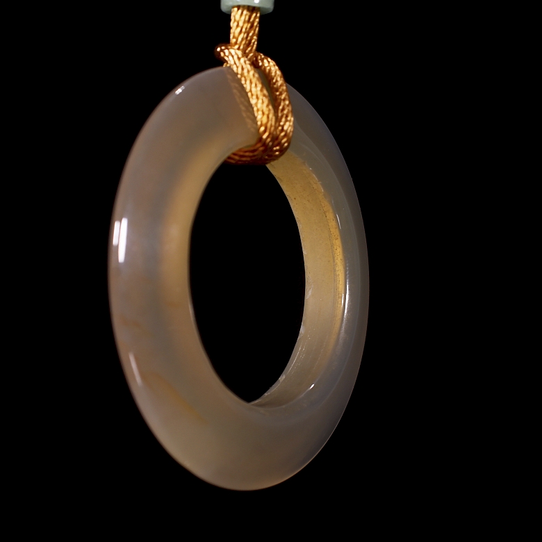 Colgante de ágata tallada, s.XX