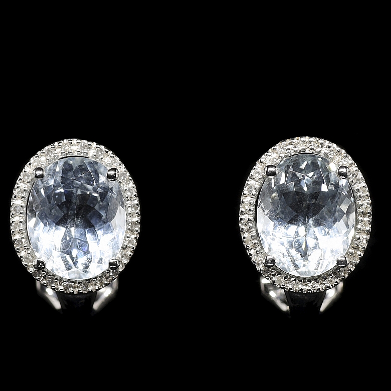 Pendientes en oro blanco de 18 kt con aguamarinas y diamantes