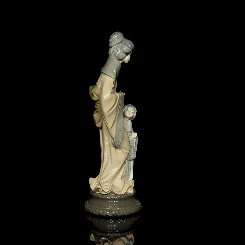 Nao figurine by Lladró, “Geisha with child,” 1980