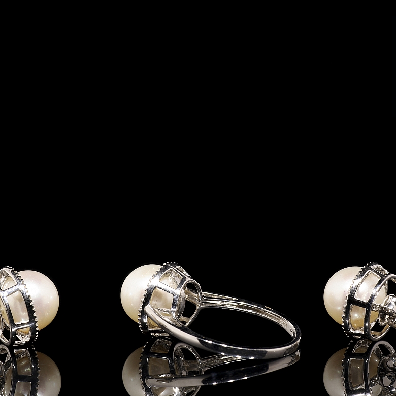 Conjunto en oro blanco de 18 kt, perlas y diamantes