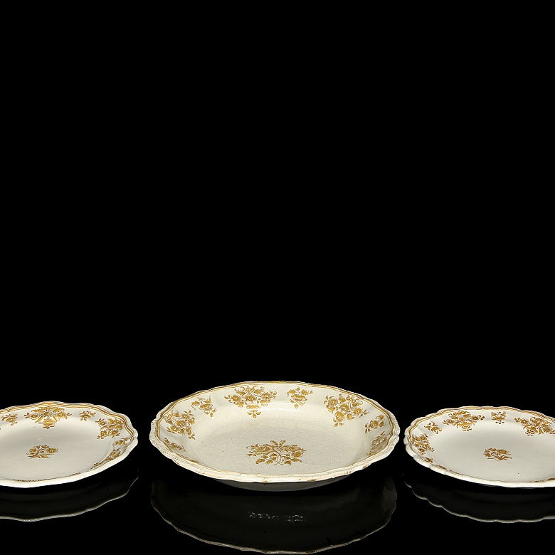 Tres platos de cerámica de Moustiers, s.XIX - 5