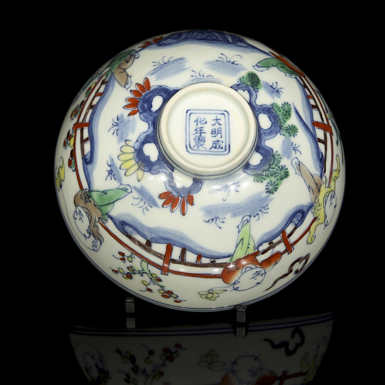 Polychrome porcelain bowl, ‘Children's Games’, with Chenghua mark