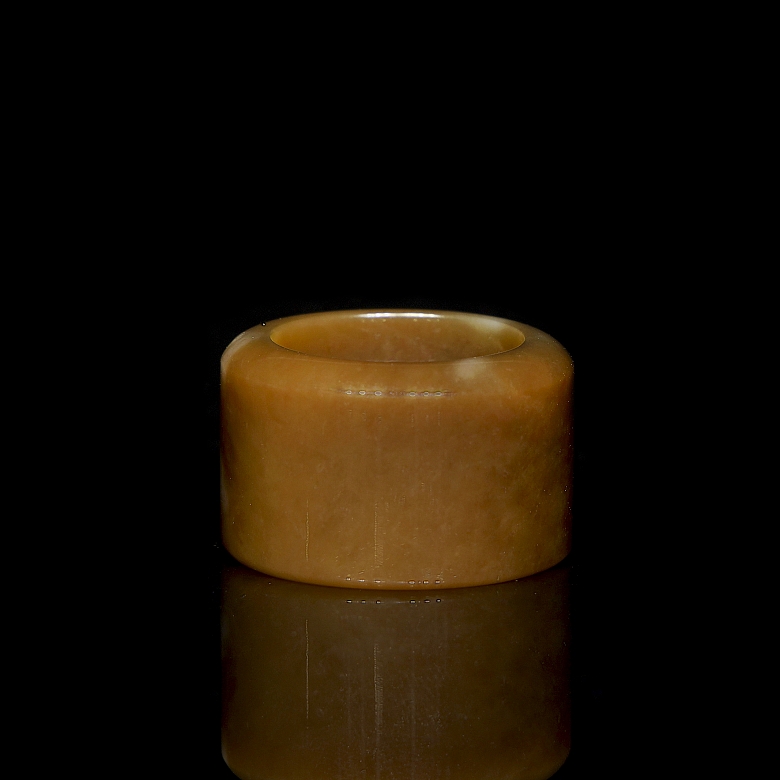 Anillo de arquero de jade tallado, s.XX