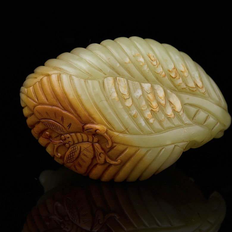 Figura de jade amarillo