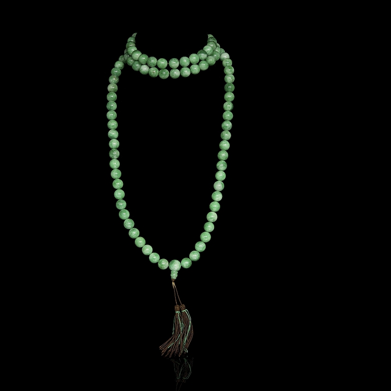 Collar de ciento ocho cuentas de jadeíta, dinastía Qing