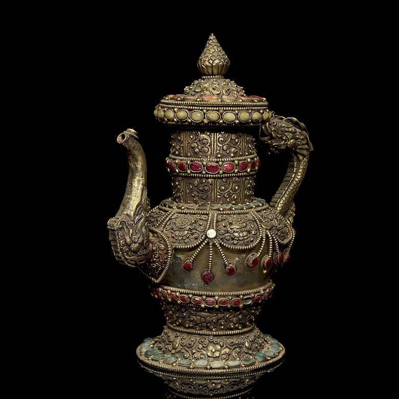 Tetera de bronce dorado y piedras