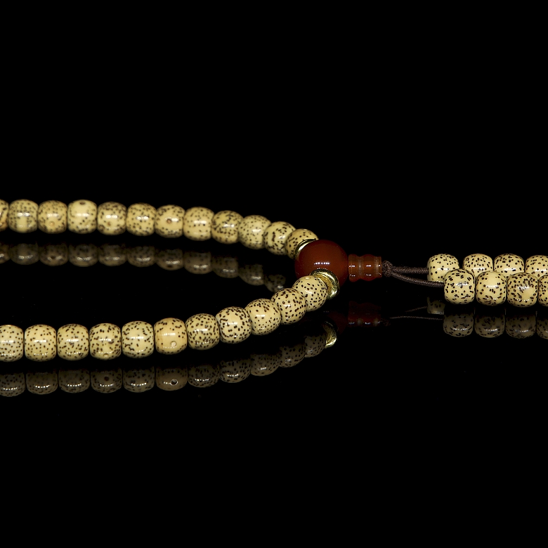 Mala with 125 seed and agate beads, 20th century