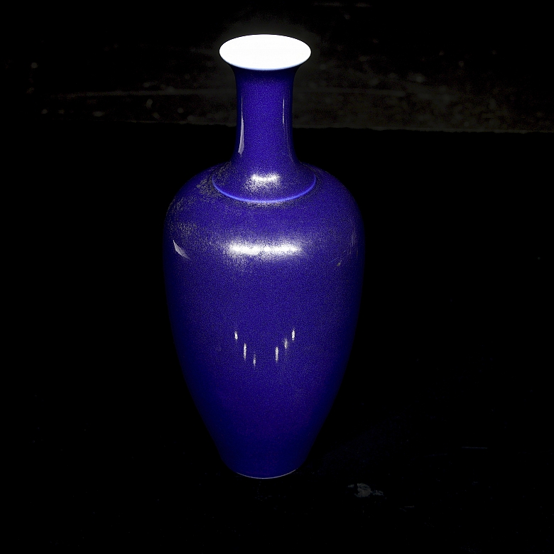 Blue enameled porcelain vase, with Qianlong seal - 5