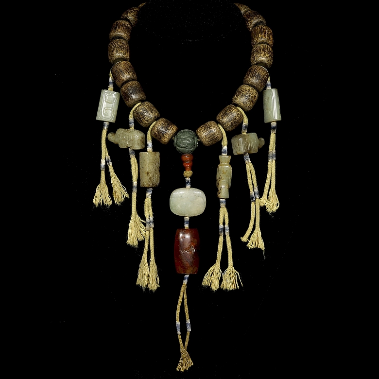 Mala de madera de Chenxiamu y jade tallado, dinastía Qing