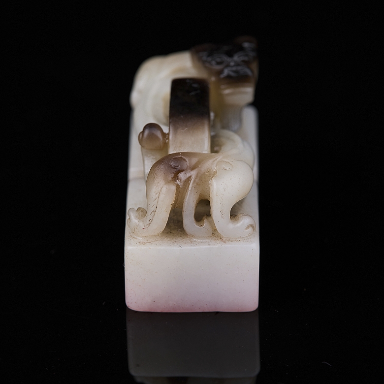 Double white jade seal ‘Dragon’, Qing dynasty
