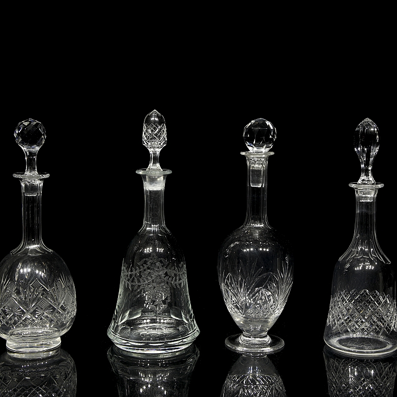 Cuatro licoreras en cristal tallado, s.XX