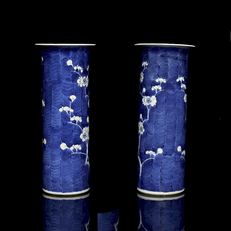 Pareja de jarrones tubulares